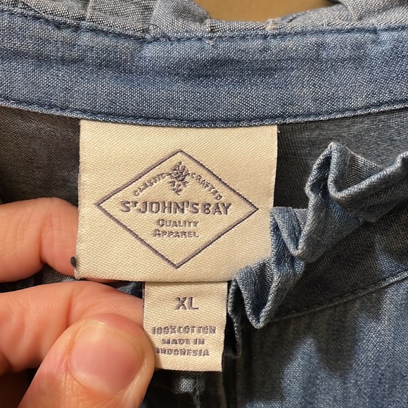 XL Long Sleeve button down blouse - Picture 4 of 4